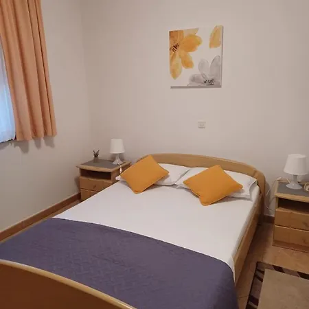 Apartment Leda *
