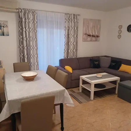 Apartment Leda *